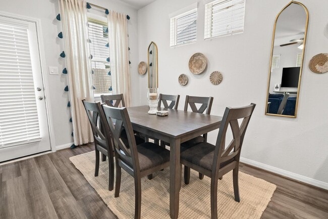 Photo - 5511 Cuerta St