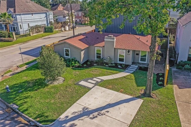 Photo - 2401 McClendon St