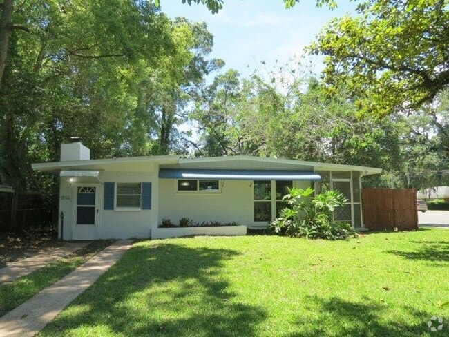 Building Photo - 1714 Hall Dr Rental