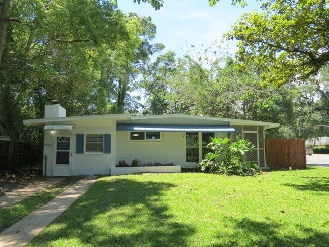 Photo - 1714 Hall Dr House