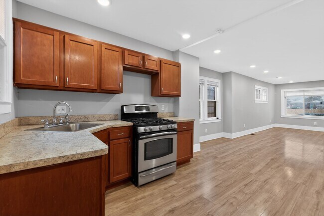 Photo - 16701 Tuller St