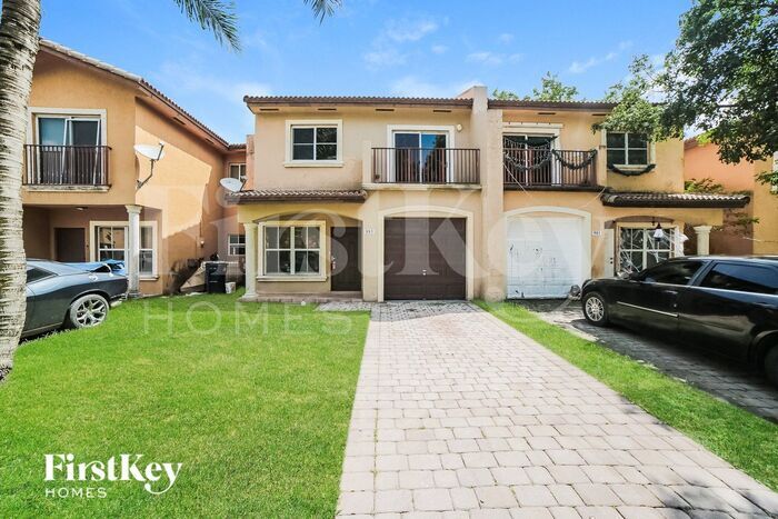 Photo - 885 SW 6th Ct