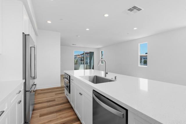 Photo - 6102 Village Way