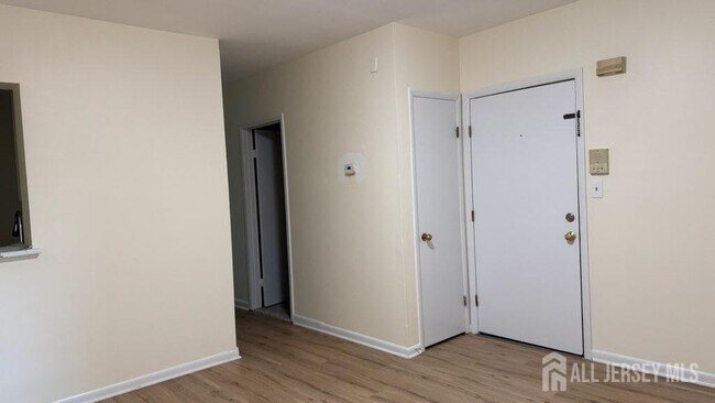 Photo - 431-437-437 Main St Unit 2A