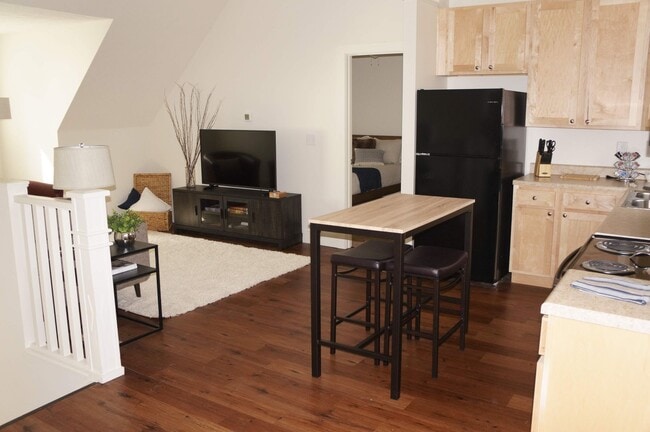 Photo - 305 E Wylie St