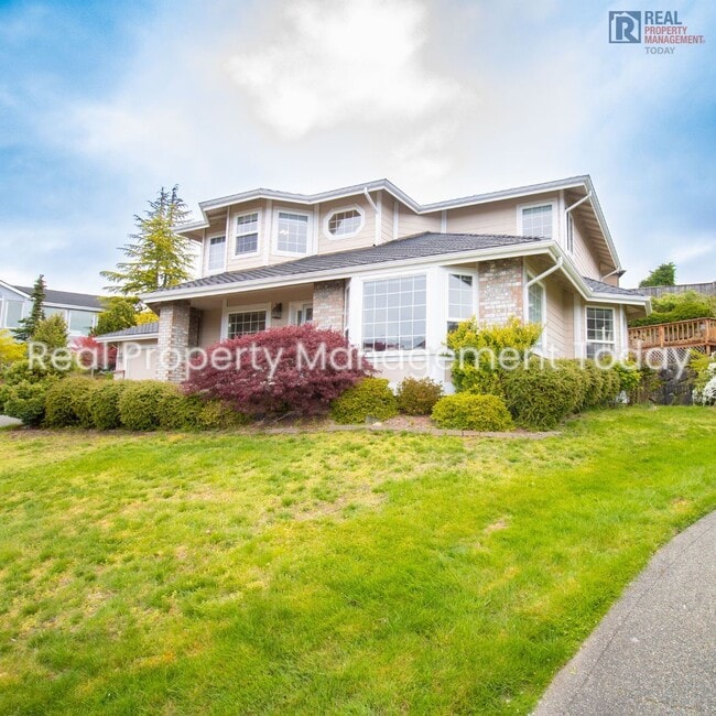 Photo - Large 4 bedroom home in Brown's Point!