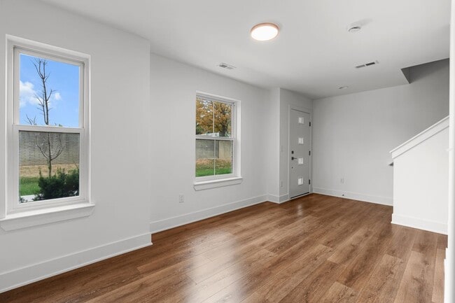 Photo - 2845 Summers Pl