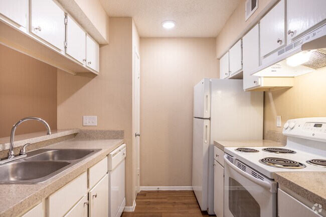 1BR, 1BA - 561SF - Pebble Creek Apartments