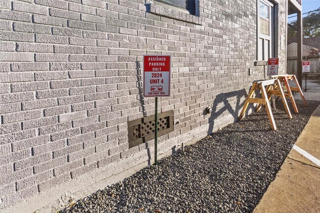 Photo - 2824 Blodgett St