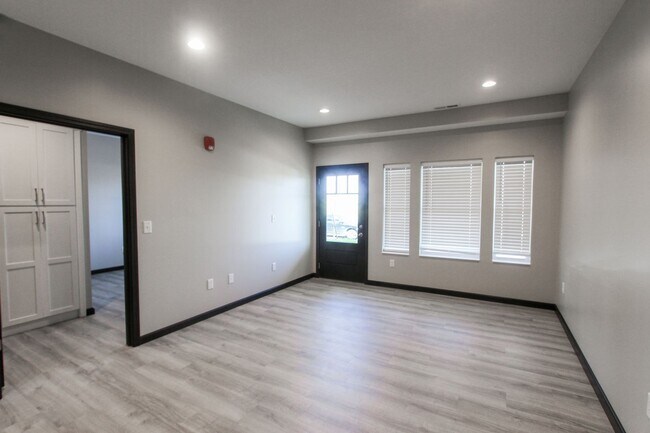 Photo - New! Beautiful 1 Bed, 1 Bath Apartment in ... Unit 2010-105