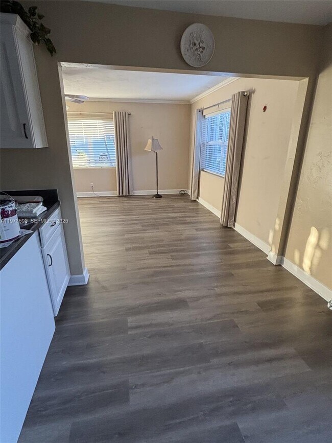 Building Photo - 127 Lakeview Ave