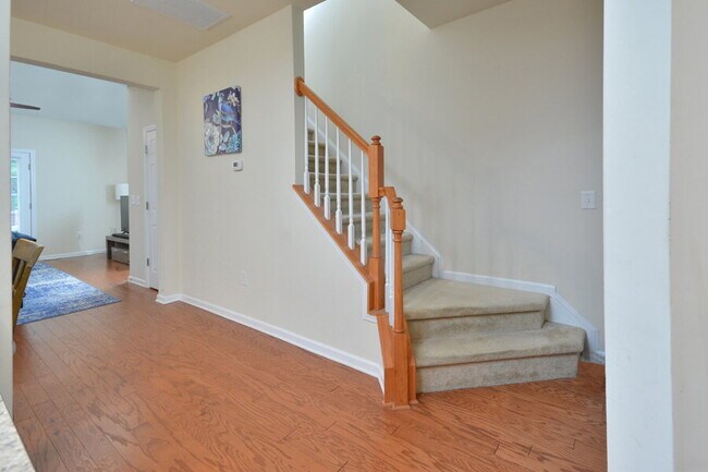 Modern 2BR/2.5BA Townhome in Stratford Lakes – Minutes to Southpoint & Downtown Durham!