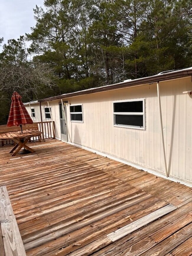 Photo - Charming Lakeside Home 4 Bedroom/2 Bath