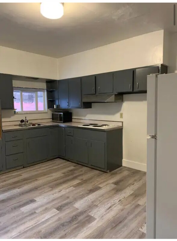 Photo - 4637 Plummer St