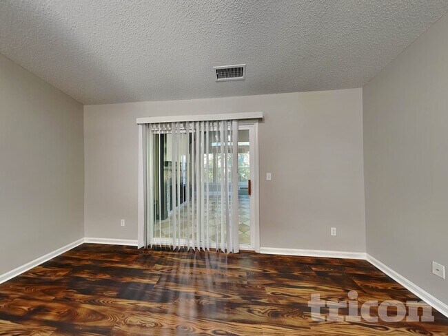 Photo - 131 Winborne Dr