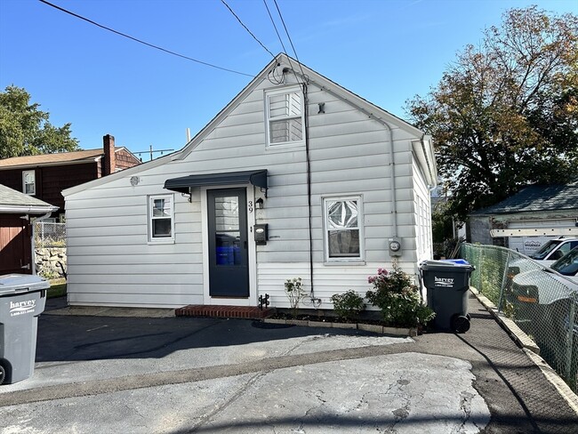 Building Photo - 39 School St