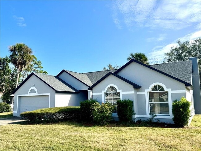 215 Hollowbrook Cir