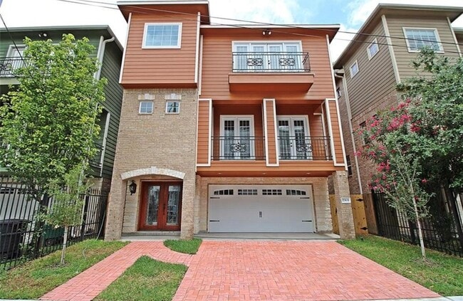 Building Photo - 2736 Cortlandt St