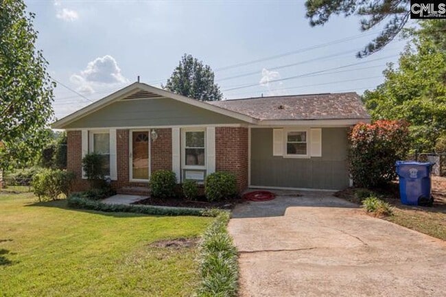 Building Photo - Sensational Three Bedroom Home Located in the Earlewood Community!