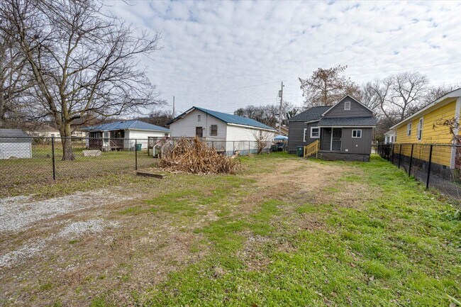 Photo - 555 Dodson Ave