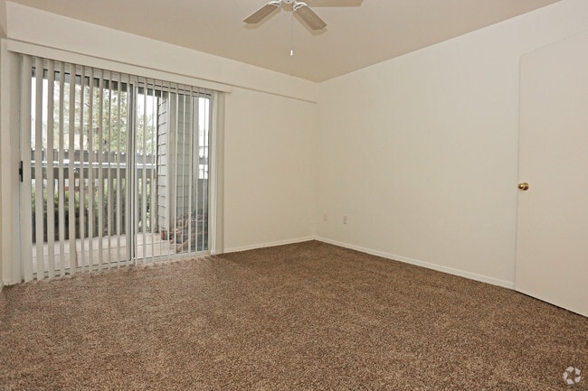 1BR, 1BA - 740 SF
