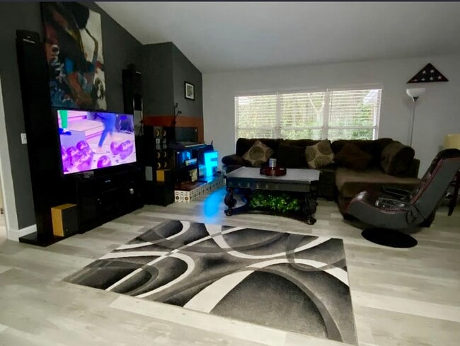 Photo - 6106 Everglades Dr