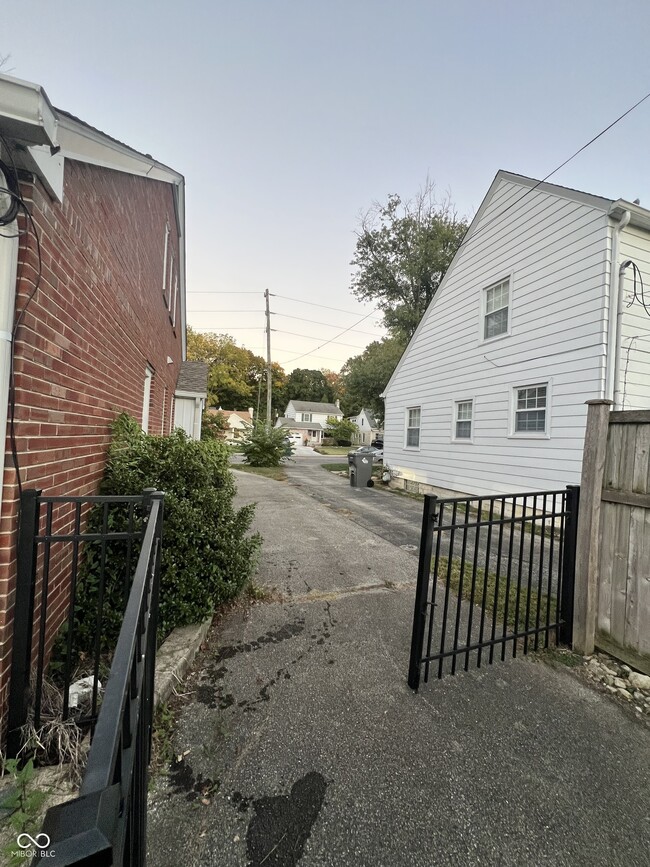 Photo - 4728 Boulevard Pl