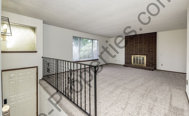 Photo - 4 bedroom 2.5 bathroom Home