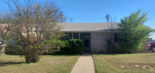 Building Photo - So Cute and right across from LCU. 3 bed 2... Rental