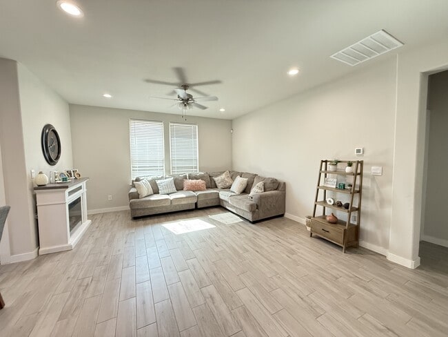 Photo - 6705 Hooper Wy