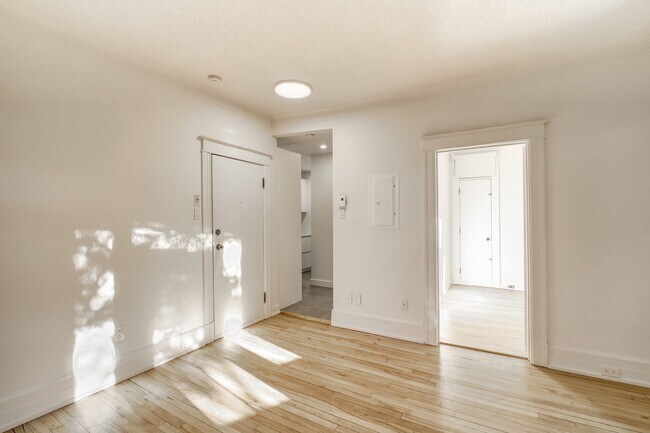 Photo - 6885-6891 Sherbrooke west Unit 28