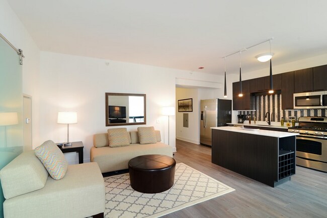 Building Photo - 12 E Lake St