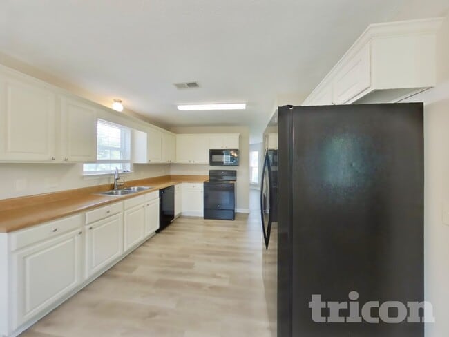 Photo - 673 Mable Dr