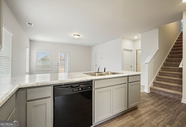 Photo - 529 Summerfield Ln NW