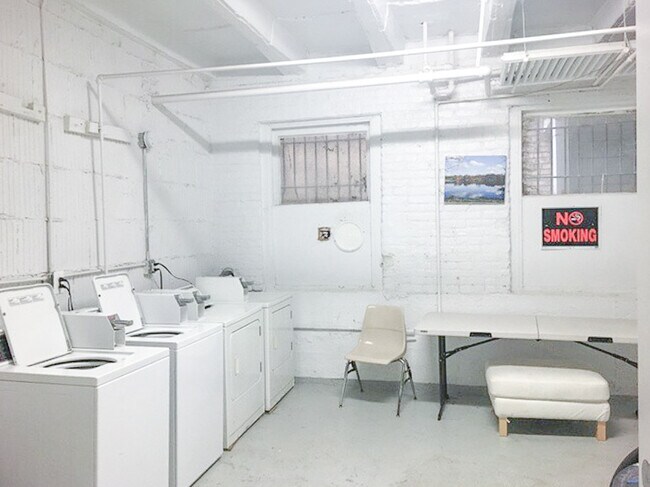 Photo - 6948 N Ashland Blvd Unidad #G