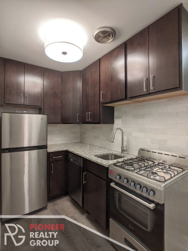 445 W Barry Ave Unit 417