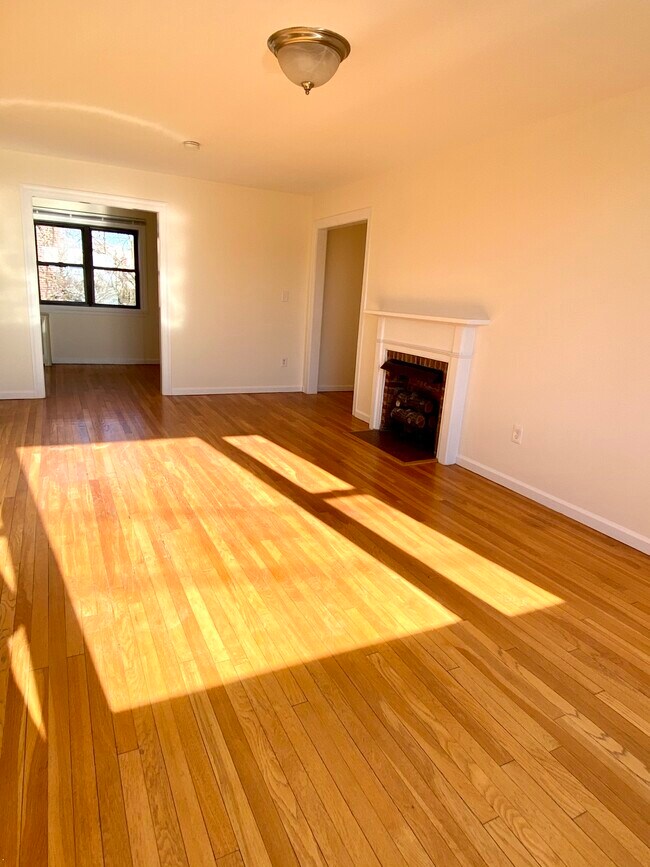 Photo - 235 Larchmont Ave Unit 3a