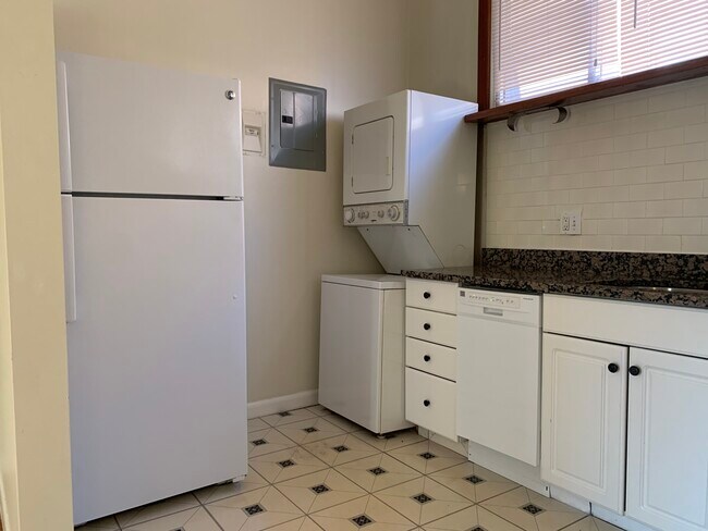 Building Photo - 41 Symphony Rd Unit 35