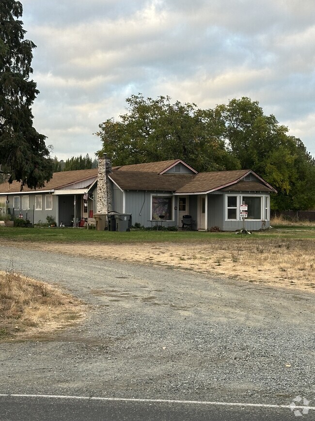 Building Photo - 935 E Park St Rental