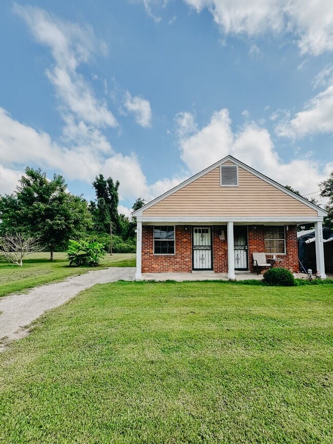 Building Photo - 1 Bedroom Duplex Rental
