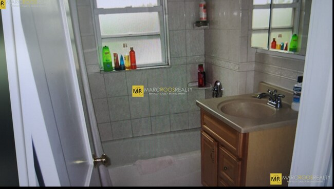 Photo - 251 Winchester St