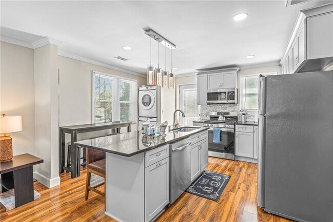 Photo - 1298 Douglas St SW Unit A