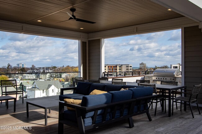 Building Photo - 258 Morris Ave Unit 216