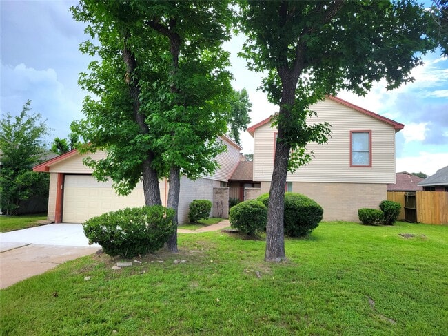 Building Photo - 12811 Stillington Dr