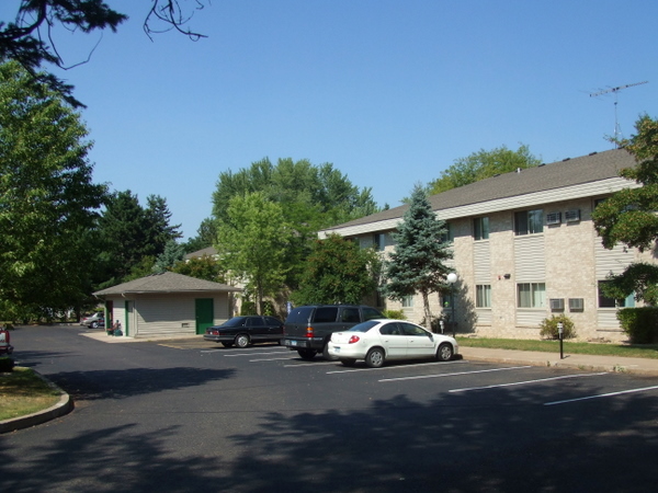Evergreen Apartments - Evergreen Apartments