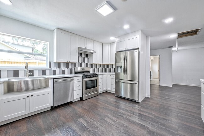 Photo - 5319 S Braeswood Blvd