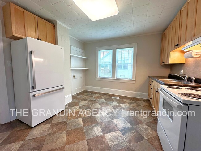 Photo - 2818 Burton Ave NW