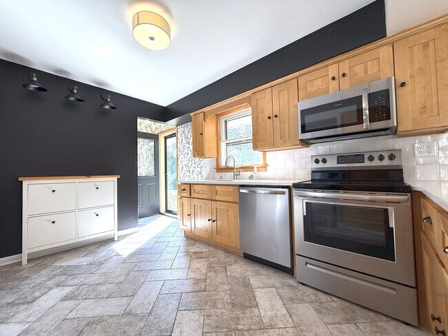 Photo - Gorgeous 3-bedroom single family home - Av...