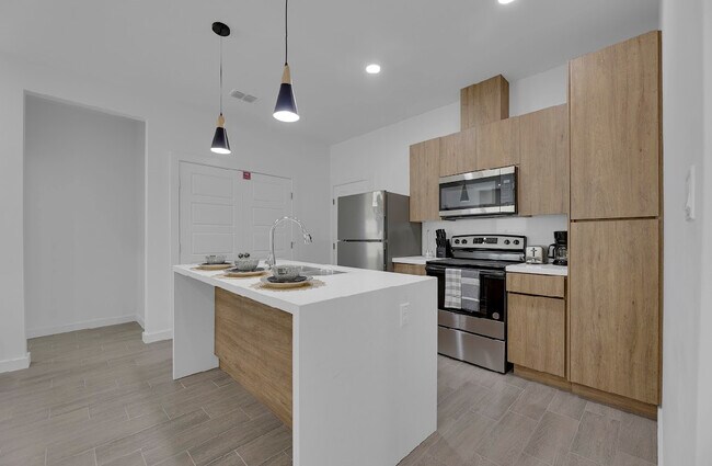 Building Photo - 1400 W Platinum Dr Unit APT 4