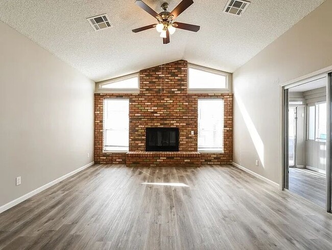 Photo - 2650 Deacon St